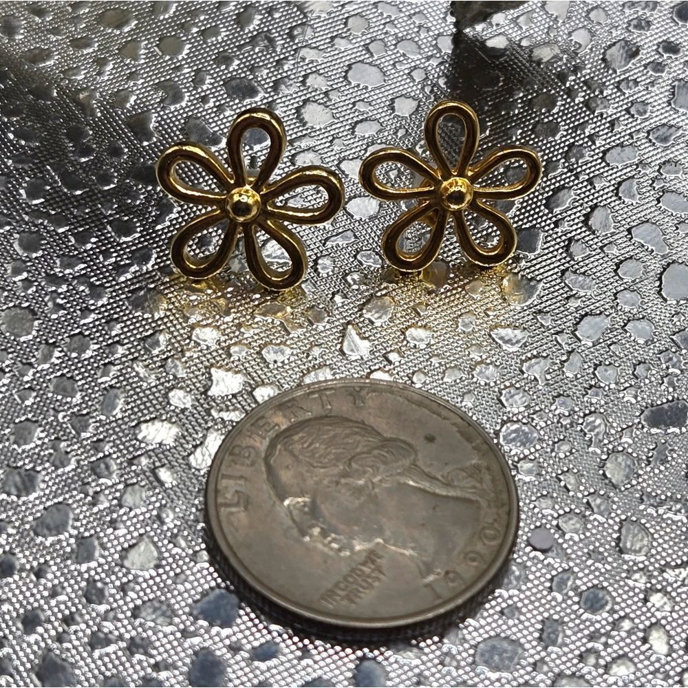 "5/$40" Daisy Flower Gold Tone Post Stud Earrings - Picture 4 of 6